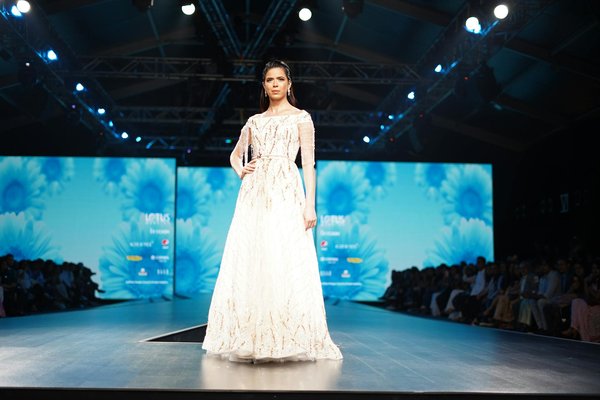 Impact des Soins Capillaires sur la Perte de Cheveux : Dangers et Solutions